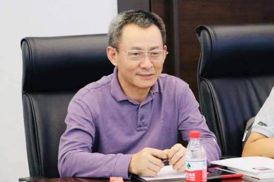 朱永新（丽鹏股份独立董事）
