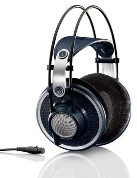 AKG K702
