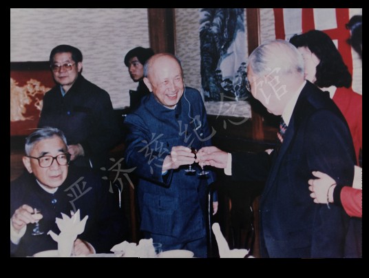 严济慈与钱学森等