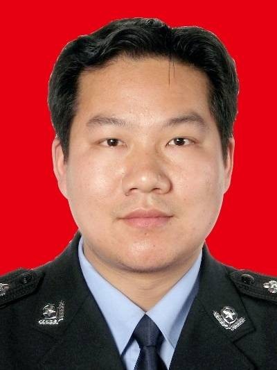 梅军(黄冈市公安局党委委员、副局长、四级高级警长)