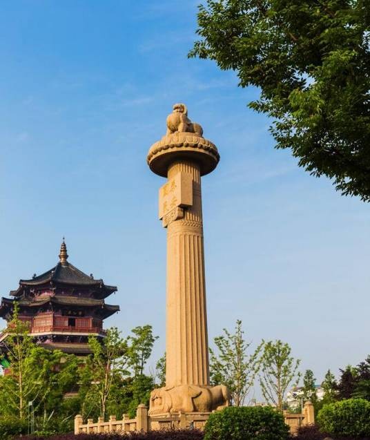 华表(标志或装饰用的大柱)