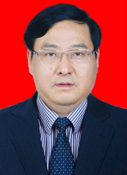 杜江山(湖北省襄阳市人民政府副秘书长)