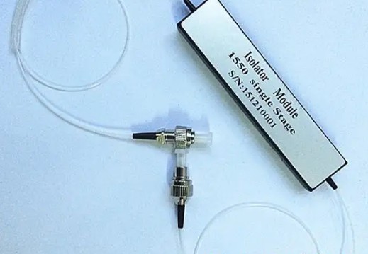 偏振相关型光隔离器