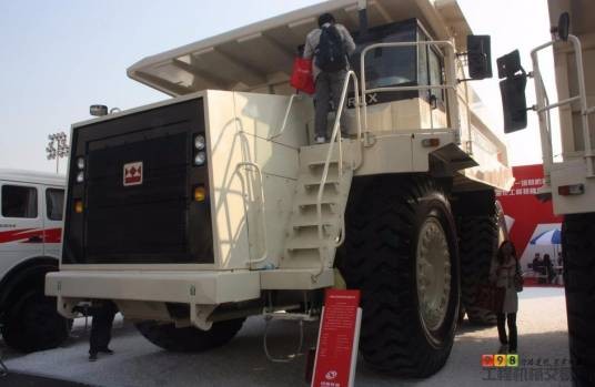 北方重工TR100矿用自卸车