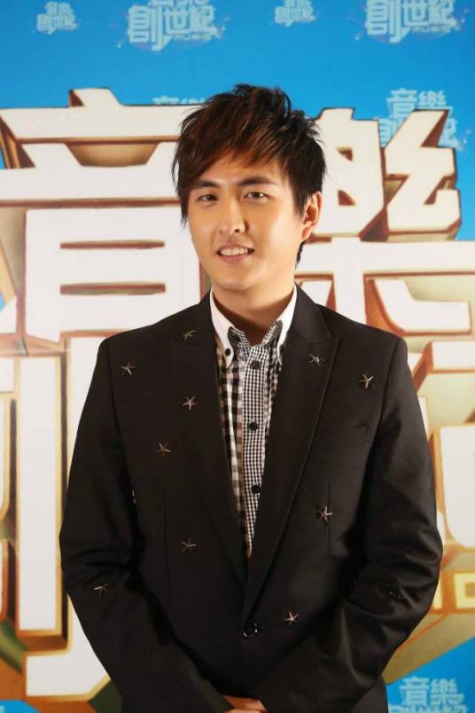 黄靖伦(新加坡男歌手)