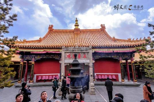 菩萨顶（山西忻州五台山寺院）