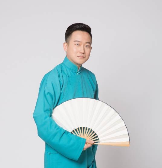 裘英俊
