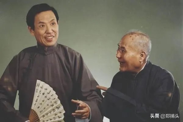 郭德纲的相声启蒙师父到底是谁，为什么有人说他“欺师灭祖”？