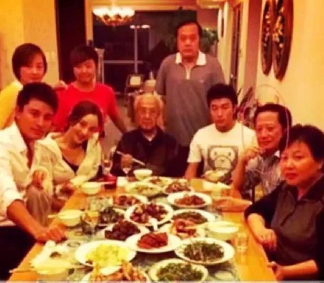 网传李小璐PGone跳同款舞，你怎么看？