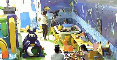 游乐场争玩具,小女孩遭对方家长掌掴,你怎么看?