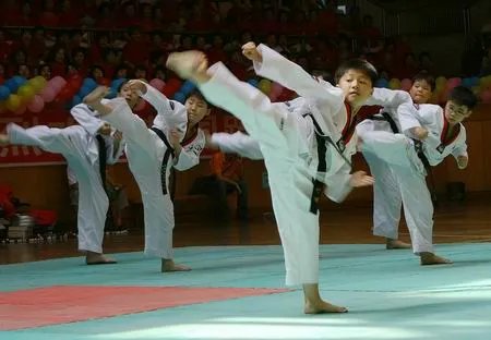 跆拳道为什么要光脚丫子 跆拳道穿道服是怎么回事