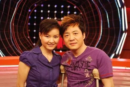 李琛老婆是谁及资料，李琛的腿是怎么瘸的