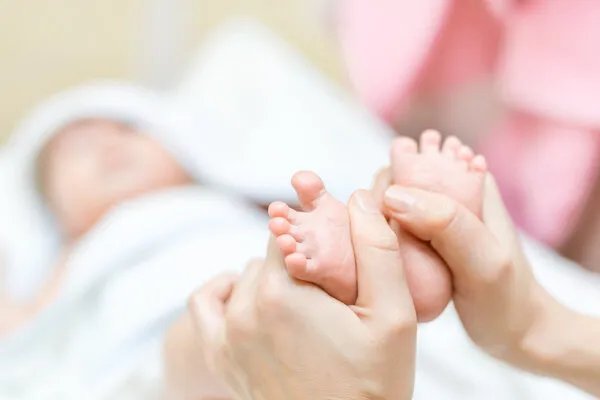 女婴推拿后身亡!小儿推拿是天然疗法还是骗局?真是心疼一阵又一阵