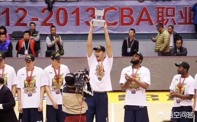 易建联29分7篮板率广东大胜山东豪取12连胜，本赛季广东连冠是不是板上钉钉了？