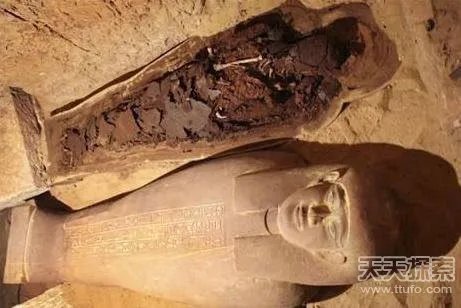 男子发现洞穴里面东西让他震惊(图)