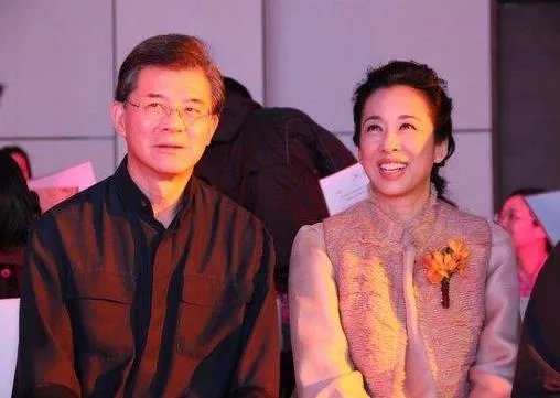 罗康瑞个人资料简介婚史：罗康瑞和朱玲玲的故事