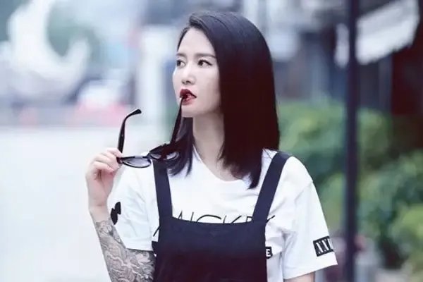 谭维维发布新歌《披光》,如何评价她声音中的爆发力?