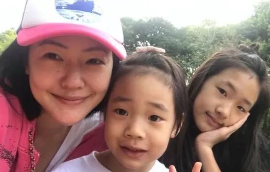 小s女儿照片曝光，三个女儿哪个最漂亮？