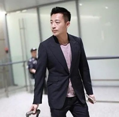 汪小菲称被拖欠房产证10余年,事情的始末究竟是怎样的?