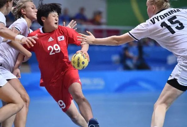 速度最快的球类运动排名:羽毛球、网球、足球、乒乓球上榜