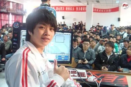 李晓峰女友曝光 正牌女友究竟是谁？