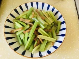 豆腐干炒芹菜