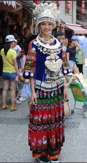 主持人乌金