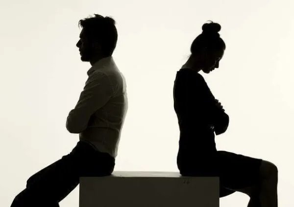 北京一已婚女为养男友欠下数百万失联,你如何看待此女子的行为?