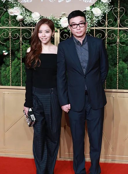少城时代ceo冯柯长达6年婚姻曝光 张靓颖是小三上位？