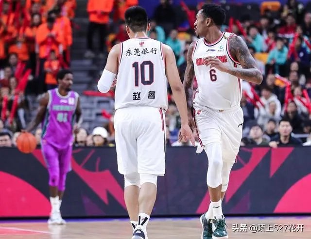 易建联29分7篮板率广东大胜山东豪取12连胜，本赛季广东连冠是不是板上钉钉了？