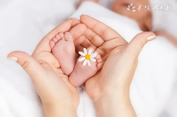 婴儿抚触完美手册_如何抚触婴儿