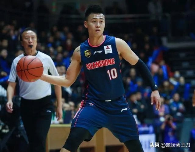 易建联29分7篮板率广东大胜山东豪取12连胜，本赛季广东连冠是不是板上钉钉了？