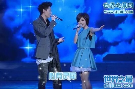 洪辰和魏晨的结婚照曝光，帮帮唱擦出默契火化 