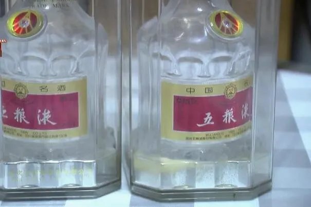 五粮液存14年成空瓶:瓶中酒不翼而飞,官方解释倒置问题