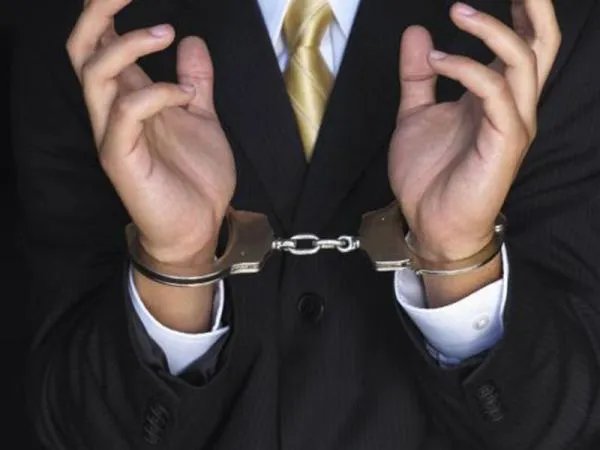 男子冒充大校招摇撞骗17年,该男子的真实身份是什么?