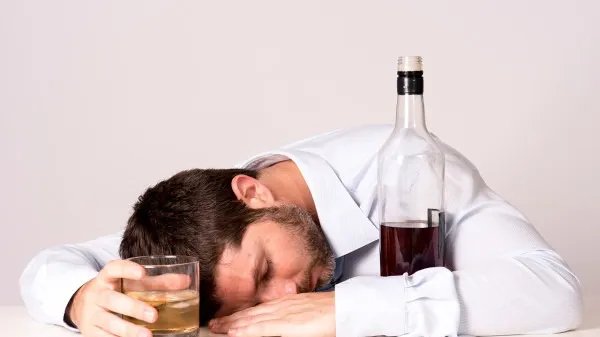 喝酒后几小时可以打新冠疫苗？酒后12小时不推荐接种新冠疫苗
