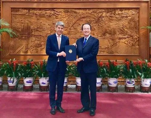 德国驻华大使贺岩去世,他在中国工作了多少年?