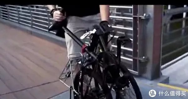 #乐骑天下# 公交通勤爱车:Langtu 狼途 14寸折叠车 开箱&后货架安装