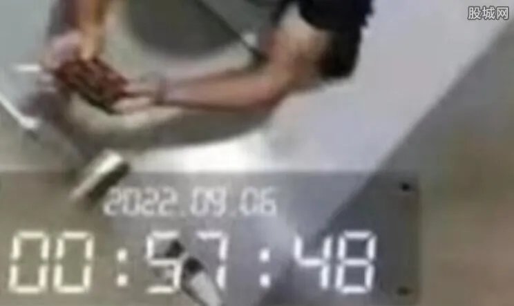 公司在厕所隔间装监控:监控吸烟 员工没有隐私了吗?