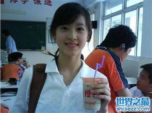 章丽厚身价超十亿,奶茶妹妹原来也是富家千金?