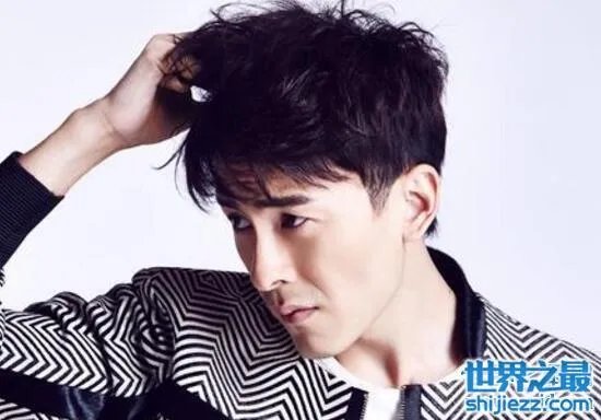 郑元畅老婆是谁,还未结婚但有个丑爆的女朋友