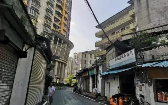 200万左右,买海珠区老破小二手房好,还是买黄埔区新两房好?
