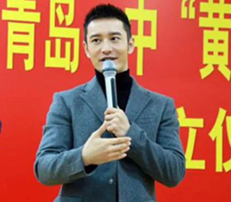 黄晓明回馈母校谈感恩  带病回母校与学弟学妹们互动交流