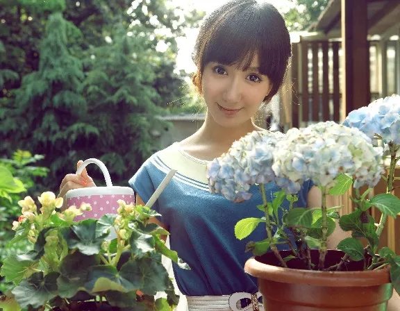 娄艺潇和陈好很像     爱情公寓里胡一菲是谁演
