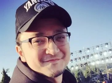 央视主持人尼格买提被传婚姻走到头，被妻子取关微博，双方无互动，咋回事？