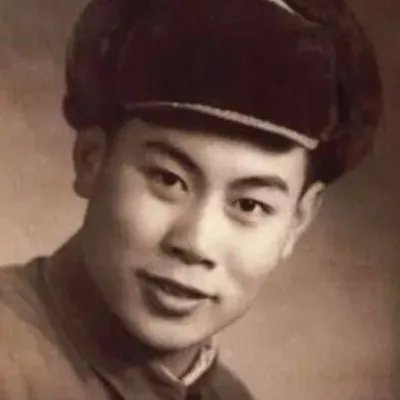 电影演员张勇手照片显青涩 自称:我是个人生幸运儿
