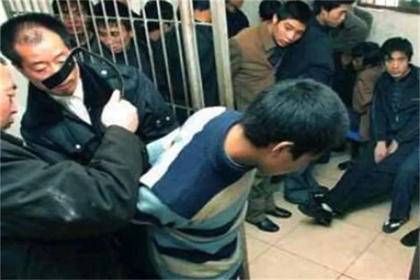 宿迁一嫌犯驾车撞警车逃逸被当场抓获,犯罪逃逸是否罪加一等?