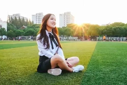 江苏大学坠楼学生母亲发声,为什么现在大学生如此容易轻生?