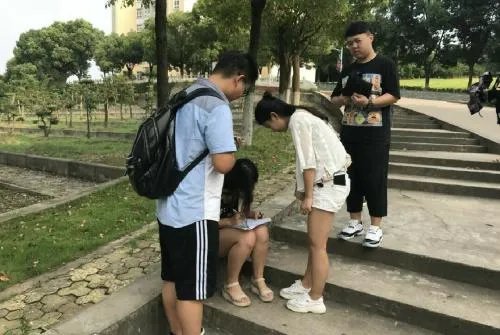 江苏大学坠楼学生母亲发声,为什么现在大学生如此容易轻生?