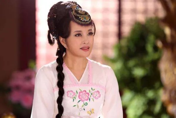 03年与刘晓庆结婚的第三任老公阿峰，究竟是何来历？